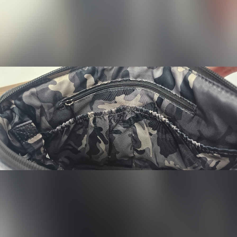 Lug Women's Flare Heather Gray Camo Interior Quilted RFID Crossbody Bag - Picture 9 of 16